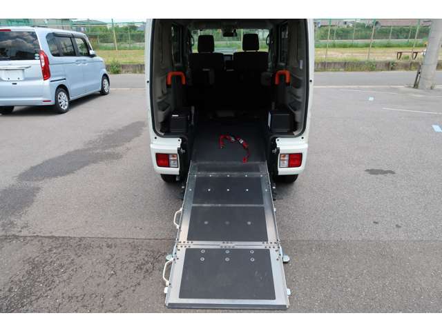 NV100クリッパーリオチェアキャブ ハイルーフ