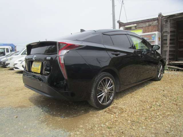 プリウス1.8 S E-Four 4WD