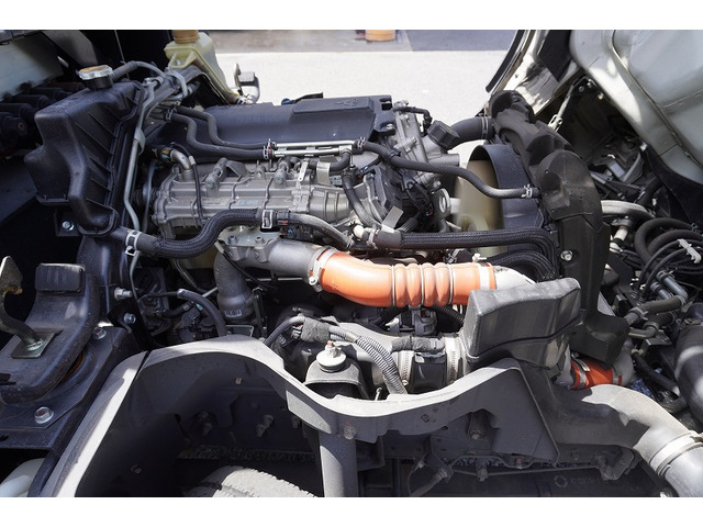 �L�x�ȃg���b�N�A���p�ԁA�n�C�G�[�X�Ȃǎ�舵���Ă���܂��B��xHP�������������Bhttp://www.vantruck.co.jp/