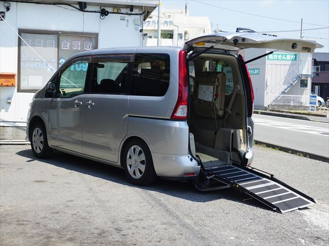 日産 セレナ 福祉車両の中古車一覧｜中古車検索 - 価格.com