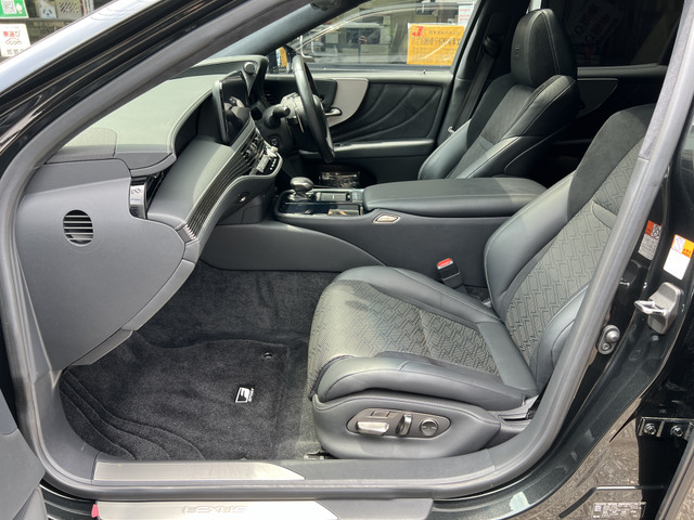 診断機を完備しておりますので、自社での点検整備が可能です。