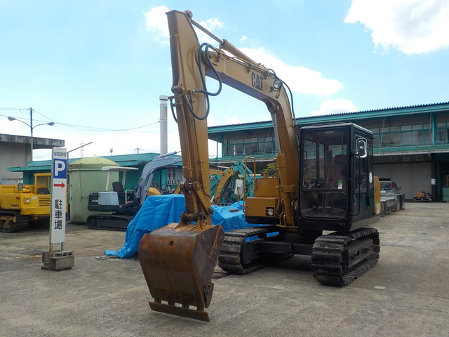 CAT油圧ショベル