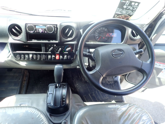 AT�ԂȂ̂ŁA�N���b�`���삪�s�v�ŉ^�]���̕��S���y������A���肵���R������ʂŉ^�s�ł��܂��B