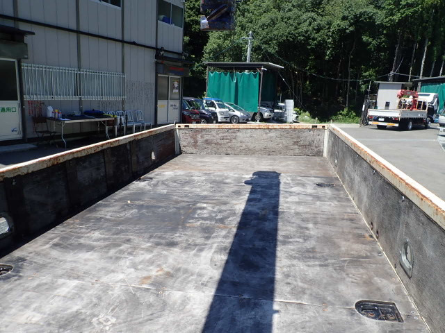 �ב�̏��͖؂ŁA���x�𑝂����߂ɓ�d����ɂȂ��Ă��܂��B