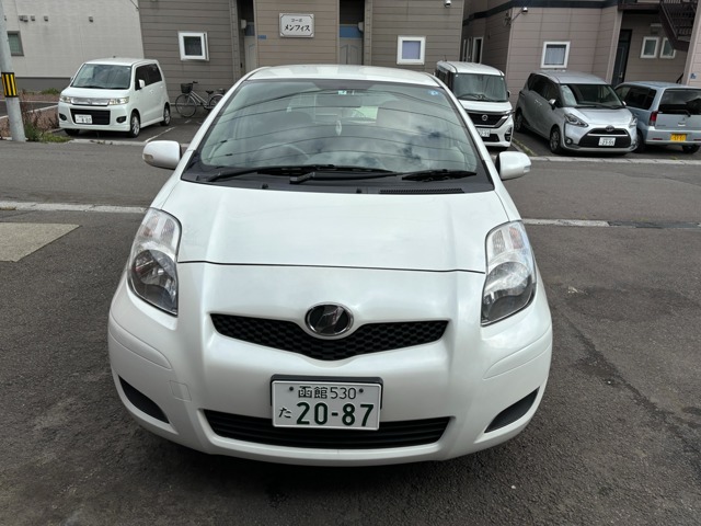 ヴィッツ(トヨタ) 1.3 F 4WD　AT 中古車画像