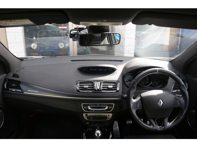 ���S�ԓ��O���N���[�j���O�ς݁��O�������グ�E�A���~�z�C���E�������E�V��E�t���A�}�b�g�E�V�[�g�S�ȁE�h�A���E�p�l���S�́E�K���X�Ȃǎԓ��̋��X�܂ōR�ې����X�^�b�t������䂱������Ď{�H���Ă��܂���