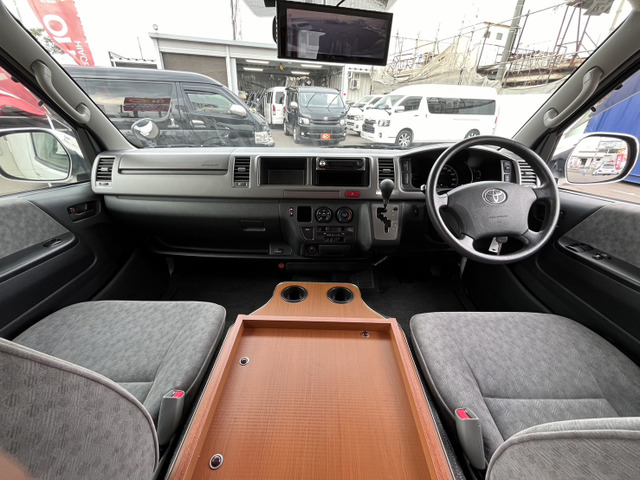 【運転席・助手席】長年の経験から前オーナー様が綺麗好きなのが車両から伝わってきます!へたりがちなシートも綺麗な状態ですよ♪