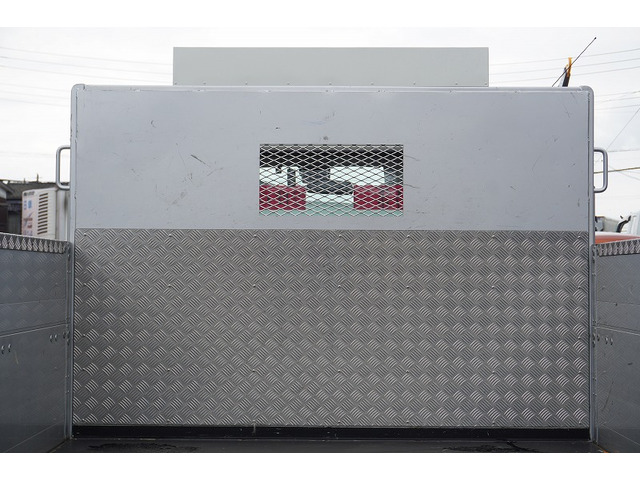 �V�Ԓ����������Ă���܂��B���g�p�̎ԂȂǂ����Ŕ[���������g���b�N����������u���Ă���܂��̂ł������������B