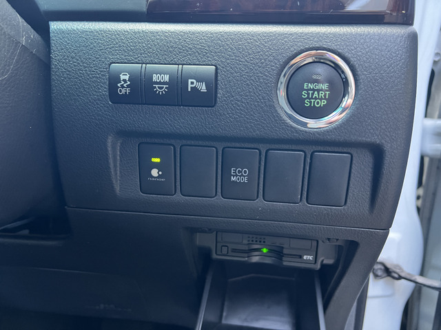 ナビ、ドライブレコーダー、バックカメラ、レーダー、ETCなどの各種部品の取り付けも行っております。