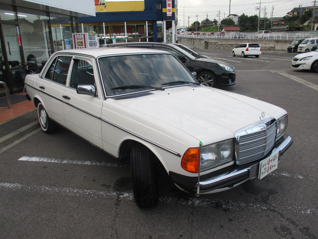 中古、新品のHDDナビ、ETC、地デジチューナー、フリップダウンモニター、バックモニターなど何でもご相談ください。下取りから取り換え、持ち込み取り付け可能です!ポータブルナビフルセグなど各メーカー取り扱い有