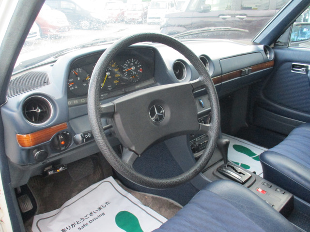 ☆MEGA級展示場在庫100台!全店舗300台以上!☆軽自動車コーナー、コンパクト車コーナー、1BOX&ステーションワゴンコーナー、輸入車コーナーずらりとご用意しております♪