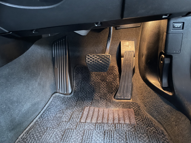 �n�X���[�E�W���j�[�E�^�t�g���̌ySUV�E4WD���f���̎戵���ё����B�L�����v��Ԓ������̃A�E�g�h�A�p�r�ő劈��B�l�C�̃c�[�g���J���[���A���݌ɂɂȂ��Ԏ��d�l�ł����\�Z�ɍ��킹�Ē����̔��\�ł��B