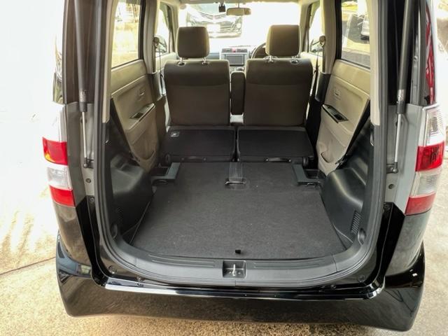セカンドシートを足下までたためば大きい荷物も詰めちゃいます。