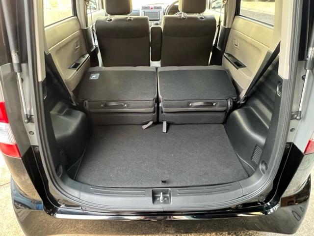 セカンドシート背もたれを倒せば長い荷物も安心して買い物できます