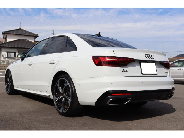 アウディ A4 ブラック スタイル プラス ディーゼル 411.0万円 令和5年 