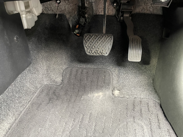 N-BOX�E�^���g�E���[�N�X���A��l�C�̌y�n�C�g���S���戵���ё����B�֗��ȗ����X���C�h�h�A�Ԃ͂���������ʋ΂ɍœK�ł��B��Ԃ̃z���C�g�p�[���⍕�ȂǁA�X���ɂȂ��J���[��Ԏ���S�����炨�T�����܂��B