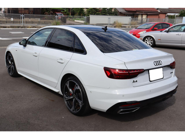 アウディ A4 ブラック スタイル プラス ディーゼル 411.0万円 令和5年 