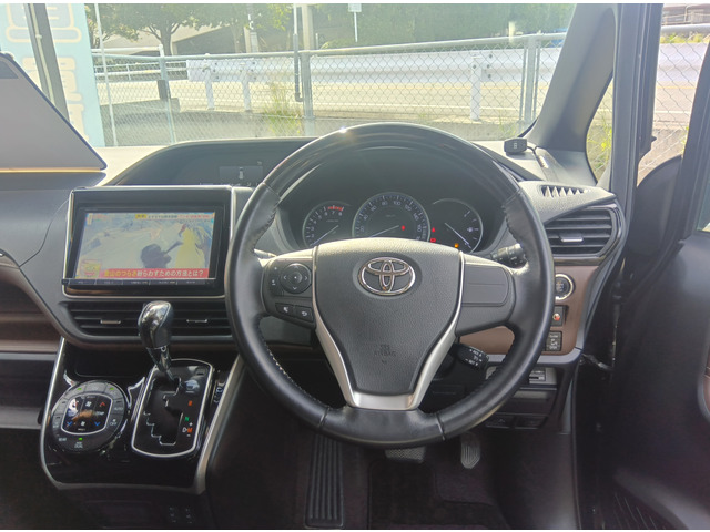 黒&茶ツートン内装