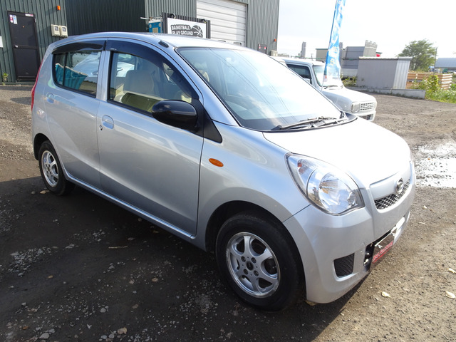 当社下回り防腐コーティングにノックスドールコーティングを強くおススメしております。剥がれにくくとても良い商品です。又膜厚が厚いため、遮音効果も高いです。様々な施工プランも用意しております。1年保証付