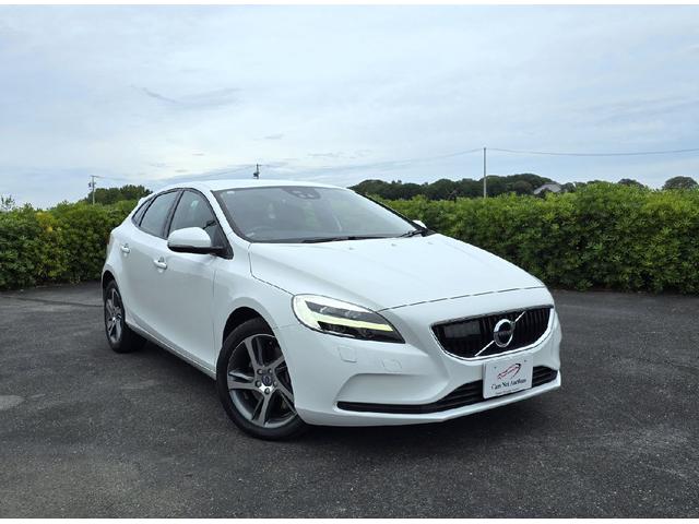 ボルボ V40 ホワイト(白)の中古車一覧｜中古車検索 - 価格.com