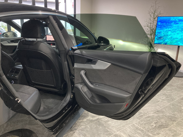 �E���㕔���ȃh�A��