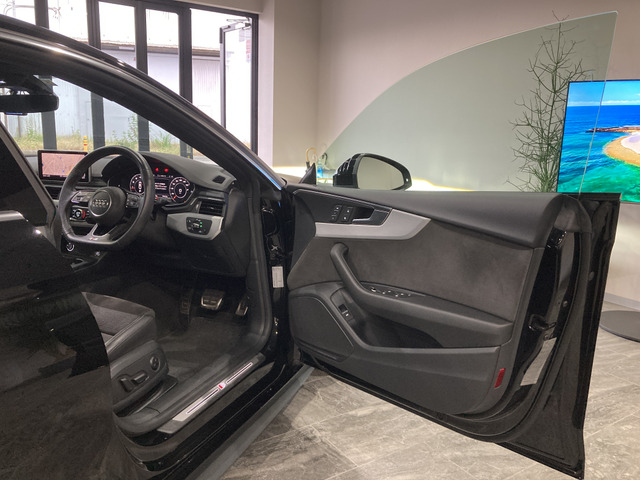 �^�]�ȃh�A��