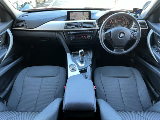 3シリーズセダン320i