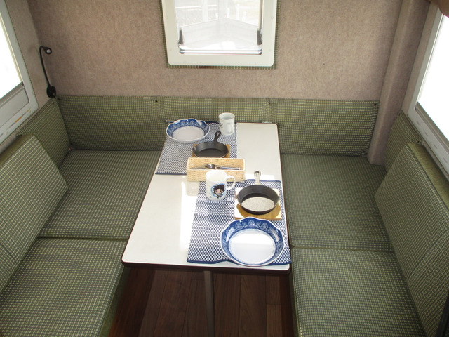 4�� ���� �ȕ�50�p  ���邢LED���C�g