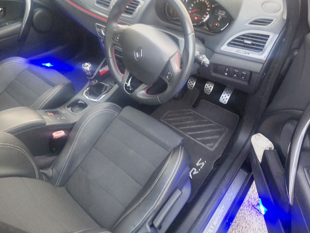 メガーヌエステートGT 220