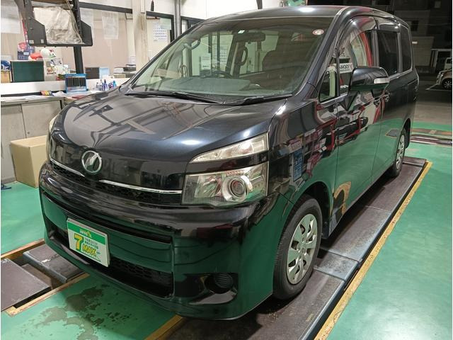 ヴォクシー(トヨタ) 2.0 X 中古車画像