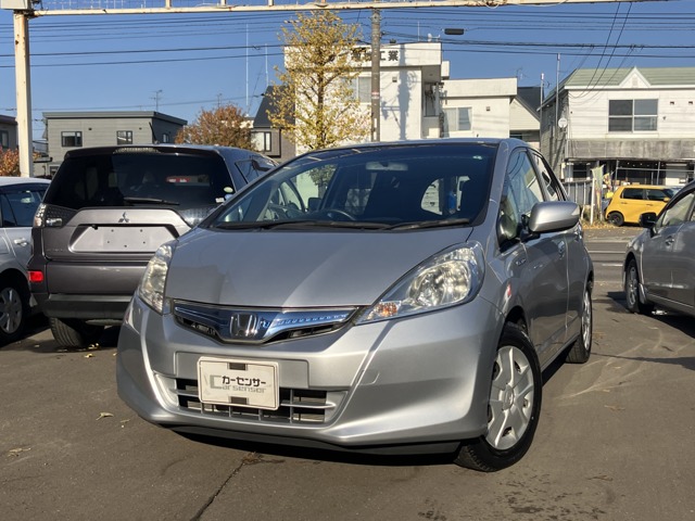 ホンダ フィット シルバー(銀色)の中古車一覧｜中古車検索 - 価格.com