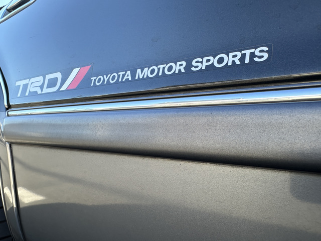 ���T�C�h�Ɍ���TRD�f�J�[�� �t���I���W�i���̎ԗ��ł��B