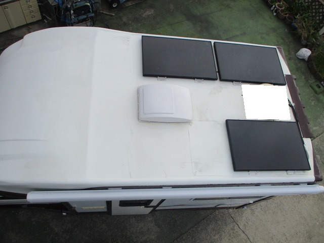 �\�[���[�p�l�� 100w 3�� ���C��