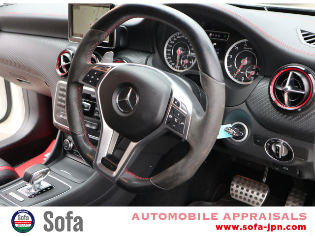 専用マルチファンクションレザー&アルカンタラステアリング