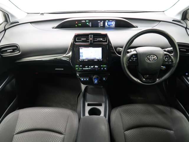 プリウス1.8 S E-Four 4WD