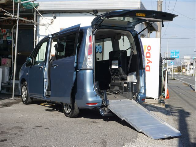 日産 セレナ 福祉車両の中古車一覧｜中古車検索 - 価格.com