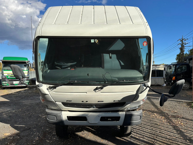 キャンター冷蔵冷凍車