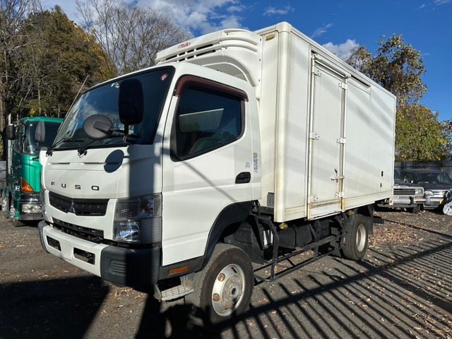 キャンター冷蔵冷凍車