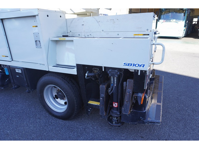 �V�Ԓ����������Ă���܂��B���g�p�̎ԂȂǂ����Ŕ[���������g���b�N����������u���Ă���܂��̂ł������������B