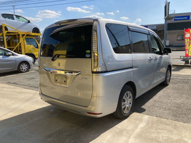 �����̎ԗ��ȊO�ɂ��u�ԑI�уh�b�g�R���v�ɂ������߂̒��ÎԂ��f�ڂ��Ă���܂��B