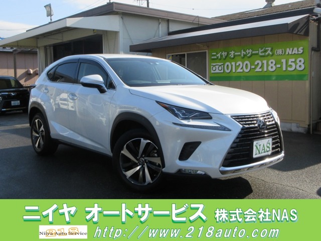 NX(レクサス) 300h Iパッケージ 4WD　10.3インチモニター/黒革/3眼LED 中古車画像