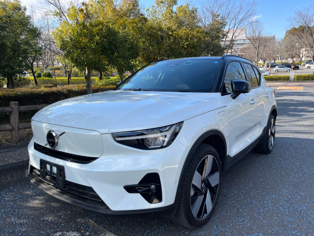 C40(ボルボ) リチャージ アルティメット ツインモーター 4WD　ガラスルーフ 禁煙車 電動リアゲート 中古車画像