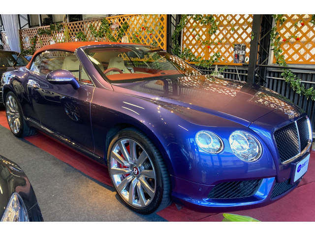 コンチネンタルGTコンバーチブルV8 4WD