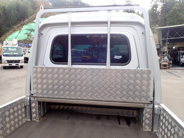 �ב�t���A�� L197 W112(���������̉���) �ב�O�ʃp�l���ɁA���ڕ��̎��e�ɕ֗��ȃX�y�[�X��݂��A1,970mm�̉ב�t���A���������B