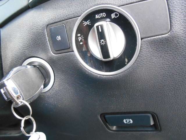 �I�[�g���C�g��