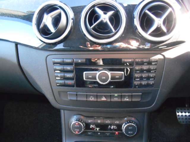 �I�[�f�B�I�A�i�r�AAAC����p�l��