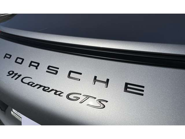 �Ԗ��̃��S�́A�u���b�N�ɓh��