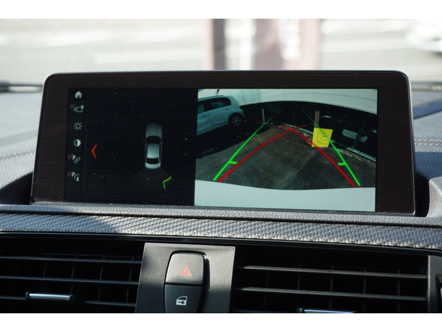 �o�b�N���j�^�[�ł��B�R�[�i�[�Z���T�[������܂��B