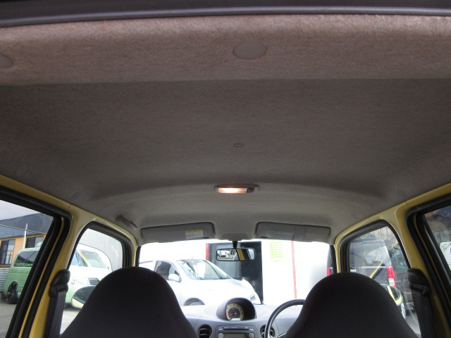 天井は黄ばみ汚れも少ない、とても綺麗な天井です。