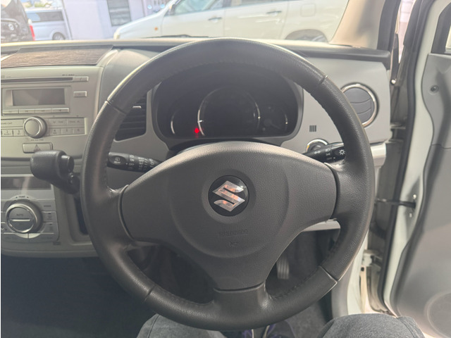 純正本革巻きステアリングです